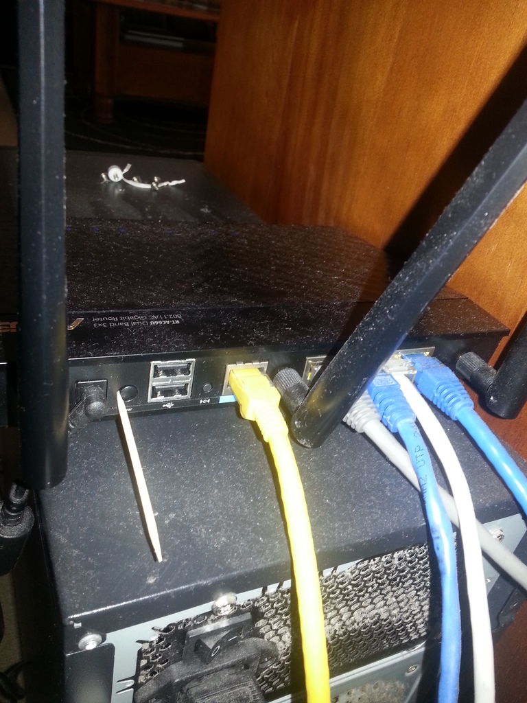 Mechanical problems in my Asus RT-AC66U router, failing on/off switch